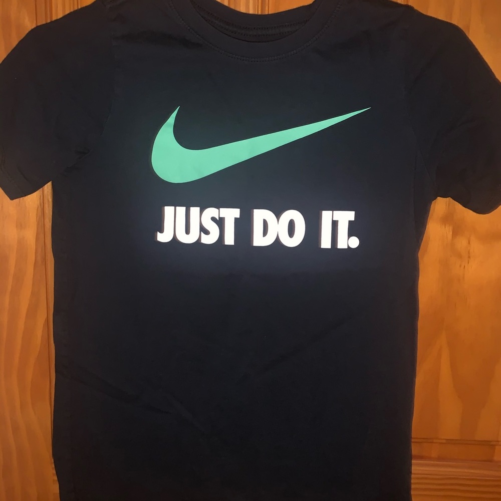 nike t-shirt